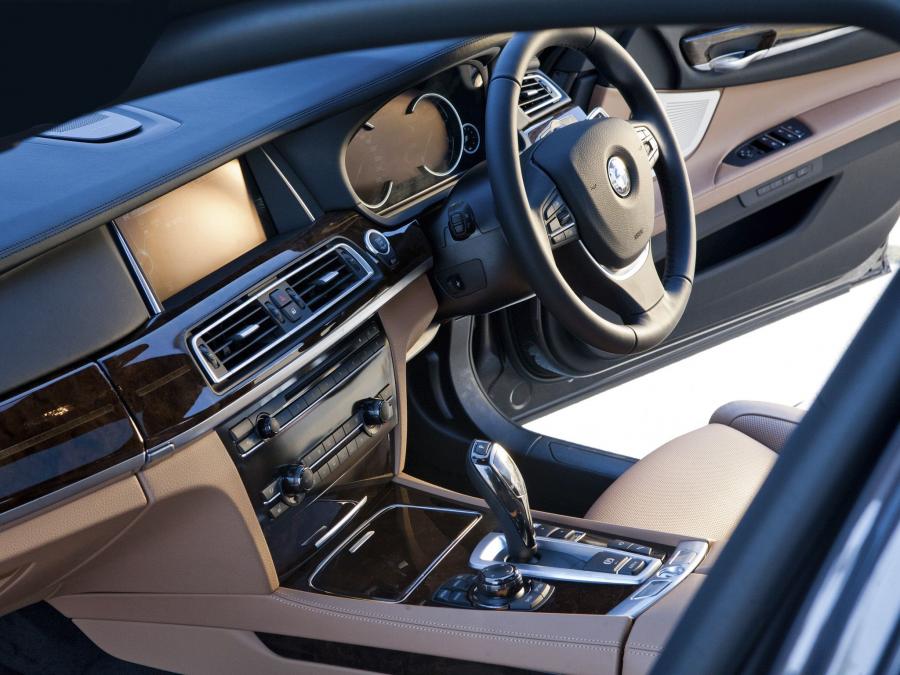  BMW 750i 2012 года  (ZA) (фото 13 из 15)